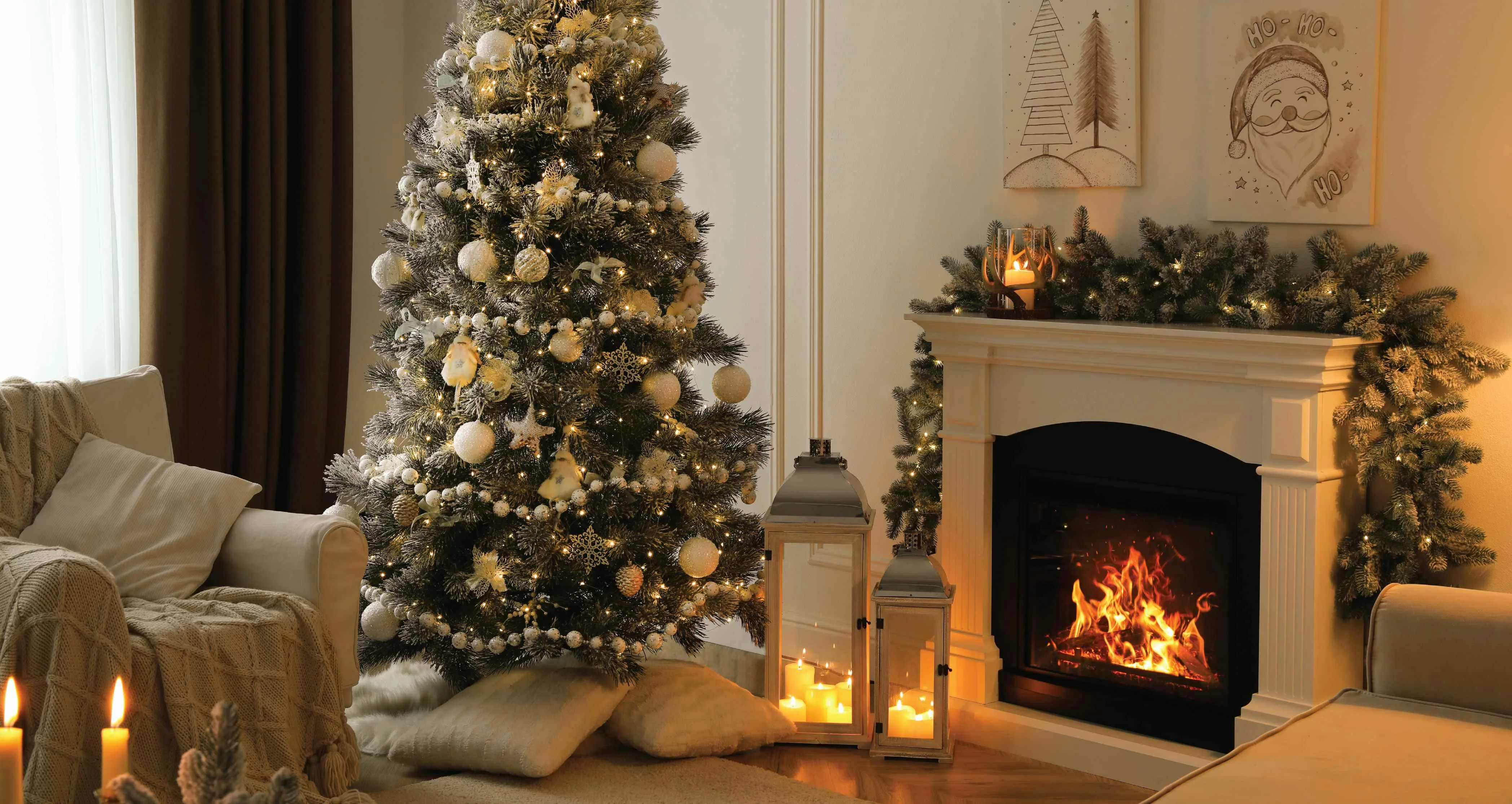 Fireplace with christmas garlaand over fireplace and christmas tree